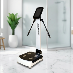 Báscula vertical de análisis corporal con electrodos de mano y escáner de composición corporal completa para centros de fitness - Product Image 1