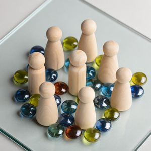 Набор деревянных фигурок-гномов из неокрашенной березы для рукоделия и декора рабочего стола - Product Image 4