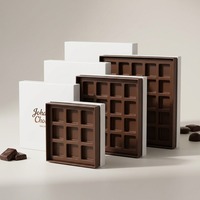 Fabricant de boîtes rigides en carton chocolaté avec doublure marron personnalisée, couvercle et base pour emballages cadeaux
