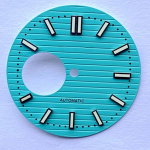 Montre NH38 avec cadran squelette, aiguilles en or rose, surface lumineuse vert vif, 30,5 millimètres de diamètre - Product Image 3