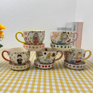 Taza de Cerámica Moderna Pintada a Mano de 15 oz con Diseño de Alicia en el País de las Maravillas, en Caja, Ideal para Regalo para Niñas - Product Image 1