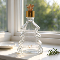 Diffuseur de parfum en verre transparent personnalisé de 200 ml, bouteille en verre d'aromathérapie en forme de sapin de Noël avec des couvercles dorés, argentés et noirs