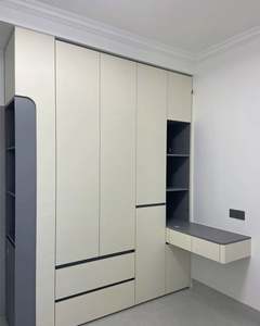 Garde-robe 4 portes en bois massif pour distributeur - Product Image 1