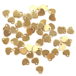 Pendentif en forme de cœur en acier inoxydable pour la fabrication de colliers H1216, options de couleurs argent, or, or rose - Product Image 4