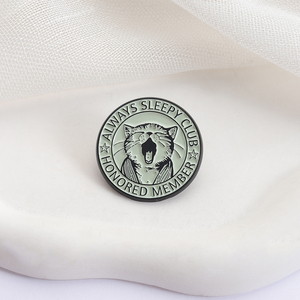 Spilla da Membro Onorato del Club Always Sleepy, Pin Smaltato con Gatto Stanco e Sonnolento, Distintivo per Borsa, Gioielli, Regalo per Amici - Product Image 3