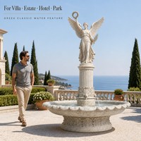Fontaine en marbre classique grec personnalisée avec sculpture de femme ailée, guirlande et tête de lion pour villa, cour et hôtel