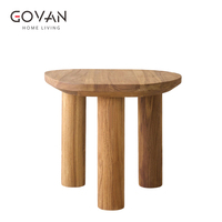 Cette table d'appoint en bois massif de style scandinave est idéale pour une utilisation dans la zone de réception d'un salon familial ou dans les hôtels