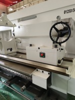 Tour de coupe en métal robuste avec une longueur de traitement de 6 mètres et 8 tonnes de tour CNC de haute précision