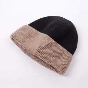 หมวกบีนนี่อะคริลิคสองสีแบบขายส่ง ออกแบบโลโก้ได้ตามต้องการ ขอบหมวกถักแบบเรียบ สำหรับฤดูหนาว อุ่นสบาย ลายพราง โบว์  ใส่ได้ทุกวัน ชายหาด - Product Image 3