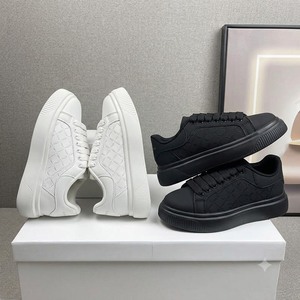 Zapatillas Deportivas de Alta Calidad para Hombre, Diseño Moderno, Casuales, Transpirables, con Cordones, Parte Superior de Malla, con Tachuelas y Suela Gruesa - Product Image 2