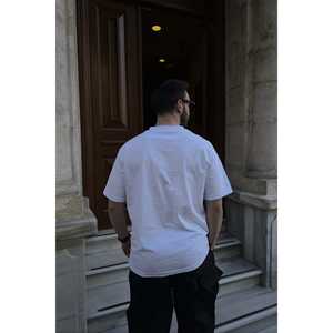 T-shirt blanc uni pour homme avec inscription « Unlimited Adventure », tissu 240 g/m², compressé et imprimé graphique - Product Image 5