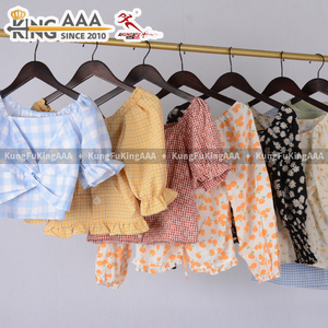 Vente en gros de lots de vêtements d'occasion pour femmes, incluant des chemisiers en coton coréens de qualité supérieure, provenant du Royaume-Uni - Product Image 5