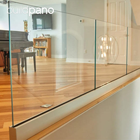 Balustrades et rampes en aluminium profilé en U pour terrasses, balcons et escaliers avec verre trempé