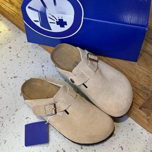 Mules minimalistes de loisirs à bout fermé en daim, légères, avec semelle intérieure en liège, type sabots Birkenstock - Product Image 4