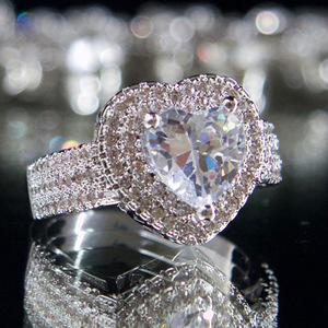 Anello scintillante a forma di cuore per donna, delicato gioiello da dito alla moda - Product Image 2