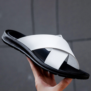 รองเท้าแตะแฟชั่นแบบสายไขว้ น้ำหนักเบา หนัง PU สำหรับผู้ชาย - Product Image 3