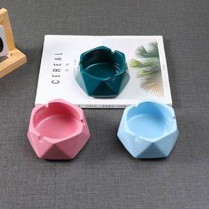 ที่เขี่ยบุหรี่เซรามิก Mystic Arts ขนาด 113 มม. ลายเรขาคณิต สำหรับใช้ในบ้านและสำนักงาน - Product Image 1