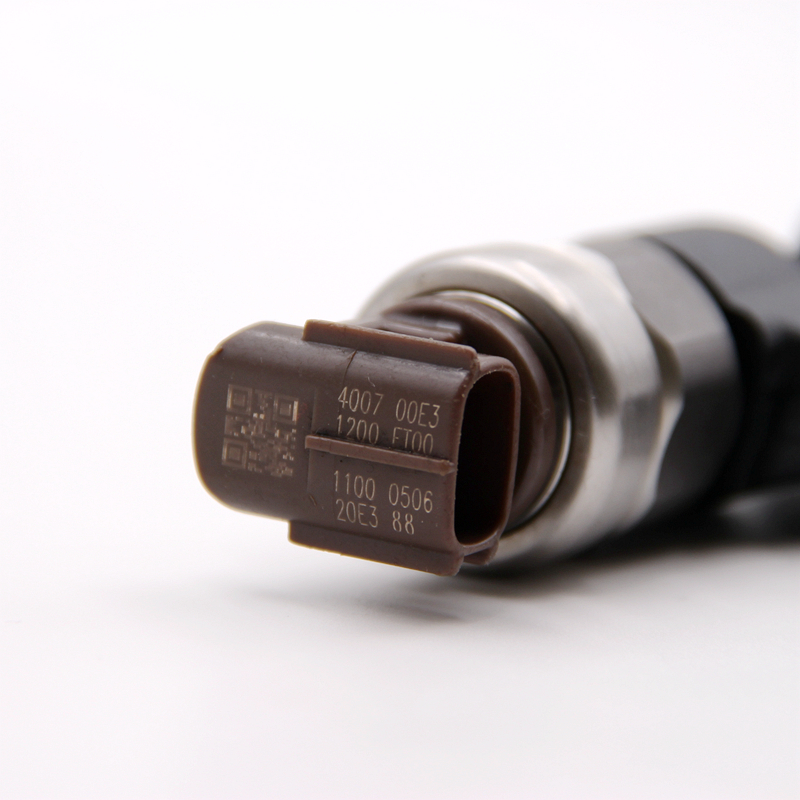 High Quality Diesel Fuel Injector 095000-6541 Common Rail Injector 23670-E0180  For ISUZU