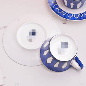 ชุดจานรองถ้วยชาเซรามิกรูปเครื่องลายครามของราชวงศ์และจานรองแบบคลาสสิก - Product Image 3