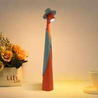 Vente en gros d'œuvres d'art nordique lampe de table de chevet à LED design italien sculpture décorative créative sur tige pour la décoration intérieure moderne chambre à coucher