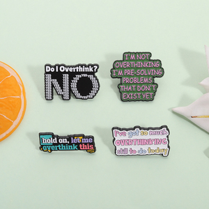 Spilla Smaltata 'Do I Overthink Yes' con Citazione Divertente, Distintivo da Bavero, Gioielli per la Salute Mentale, Regali per Amici, Vendita all'Ingrosso - Product Image 2