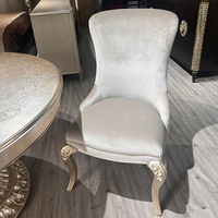 Chaise de salle à manger de luxe européenne, siège en bois massif sculpté, détails ornés, revêtement en velours, style design moderne, meubles pour la maison