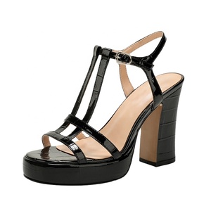 Sandales à plateforme pour femmes Moncheer, à talon haut, à bride en T, talons blocs brillants effet croco avec boucle réglable - Product Image 2