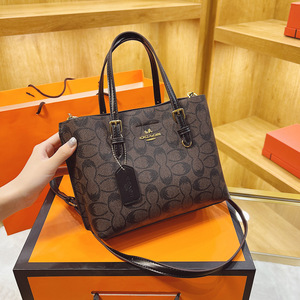 Bolso Tote Coach Signature Mediano Marrón con Asa de Cuero, Bolso de Hombro y Bandolera para Mujer - Product Image 4