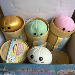 ของเล่นบีบตุ๊กตาหมอนอิงหลากสี TPR ขนาด 5.3 ซม. ของเล่นบีบตุ๊กตาหมอนอิงแบบสุ่ม ของเล่นบีบตุ๊กตาหมอนอิงแบบกลิตเตอร์ - Product Image 4