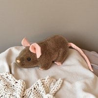 Peluche de rat réaliste avec détails délicats d'oreilles et de queue roses, peau moelleuse, peluche sûre, décoration mignonne pour la maison, jouet interactif pour tous les âges