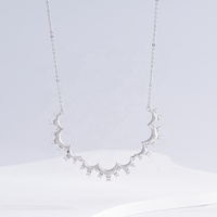 Collier en laiton plaqué or 18 carats avec papillon et pierres précieuses, chaîne à maillons en perles de coquillage indien texturées, pour usage quotidien et cadeau