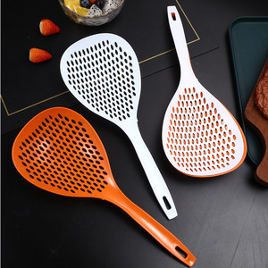 <b>Plastic</b> <b>Kitchen</b> Strainer With Long Handle Colander For Draining Food - Product Image 1