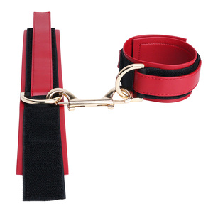 Наручники для взрослых DV9004 черно-красные, для БДСМ, обеспечивают интенсивное смирение в ролевых сценариях. - Product Image 4