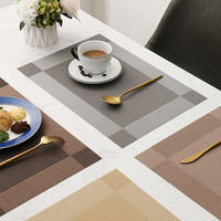 Napperons de table basse en vinyle antidérapant bon marché de vente en gros direct d'usine pour salle à manger tapis de table tissés en tissu PVC