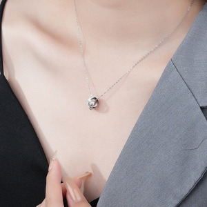 Colliers de couple tendance en argent sterling S925 avec pendentif anneaux entrelacés et étoiles incrustées, bijoux assortis pour les amoureux, à porter au quotidien lors de rendez-vous. - Product Image 4