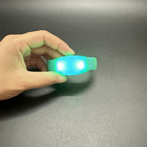 Biểu tượng tùy chỉnh in ấn Led dây đeo cổ tay Silcone nhấp nháy ánh sáng-up giọng nói kích hoạt cho ngày Valentine April Fool của ngày ramadan - Product Image 5