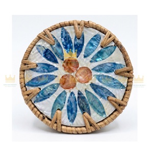 Posavasos Artesanal Moderno y Ecológico con Incrustaciones de Madreperla, Hecho a Mano con Ratán, Protector de Mesa con Mosaico de Conchas Redondas, Decoración para el Hogar - Product Image 3