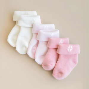 Chaussettes bébé côtelées à logo personnalisé, couleur unie, en coton pour nouveau-né, prix de gros du Vietnam - Product Image 1