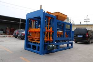 Machine <span class=keywords><strong>de</strong></span> fabrication <span class=keywords><strong>de</strong></span> blocs <span class=keywords><strong>de</strong></span> pavés en béton hydraulique automatique QT10-<span class=keywords><strong>15</strong></span>, emboîtables - Product Image 2