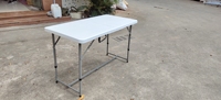 Table de pique-nique pliante rectangulaire en plastique HDPE, 4 pieds, pieds réglables