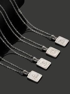 Collana Minimalista Placcata <span class=keywords><strong>Oro</strong></span> con Iniziale, da Donna, Trendy, con Ciondolo a Lettera in Acciaio Inossidabile con Madreperla, Anti-Appannamento - Product Image 2