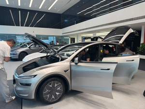 2025 nuova generazione elettrica di medie <span class=keywords><strong>dimensioni</strong></span> singola velocità lungo raggio <span class=keywords><strong>Tesla</strong></span> modello <span class=keywords><strong>Y</strong></span> L 6 posti SUV 751km - Product Image 3