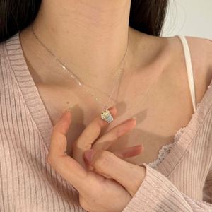 Dylam Fournisseur de Haute Joaillerie Usine Collier Pendentif Frites en Argent S925 Plaqué Or 18K Rhodié avec Zircone 5A Bijoux Uniques - Product Image 2