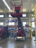 Plateforme de travail aérien électrique avec système anti-basculement pour entrepôt, élévateur à mât vertical de type chariot élévateur avec flèche