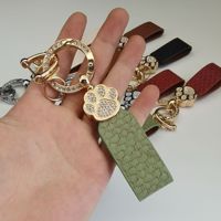 Nouveau porte-clés chic en cuir tressé en forme de patte d'ours, incrusté de diamants, style français, pour femme, breloque de sac de luxe léger pour clés de voiture