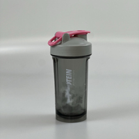 Bouteille shaker en plastique de 500ml avec boule de mélange Bouteille de sport PC PE pour athlète Tasse à eau Portable Portable Shake Protein