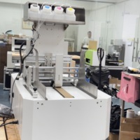 Conception compacte à grande vitesse 21/42/63Cm Machine d'impression à passage unique de largeur d'impression avec têtes d'impression 1/2/3 pour la petite production de démarrage