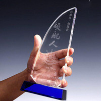 Trophée en cristal optique transparent en forme de bateau, base bleue, gravure personnalisée, base en bois, trophée en cristal en forme de voilier, récompenses