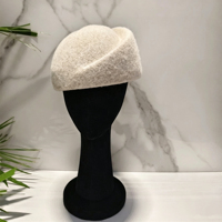 Chapeau melon élégant et minimaliste en mélange de laine et peluche pour l'hiver, style stewardesse