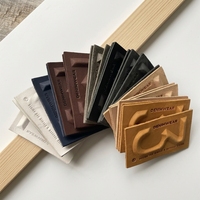 Étiquettes en cuir microfibre lavables, logo personnalisé en relief, patch pour jeans, étiquettes de vêtements en cuir synthétique de qualité supérieure pour manteaux